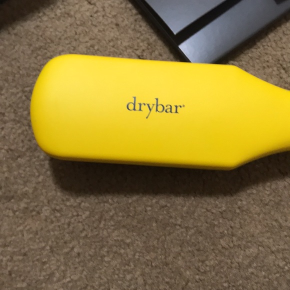 🌸NEW🌸 Drybar The Brush Crush Heated Straightening Brush Full Size - Picture 8 of 16